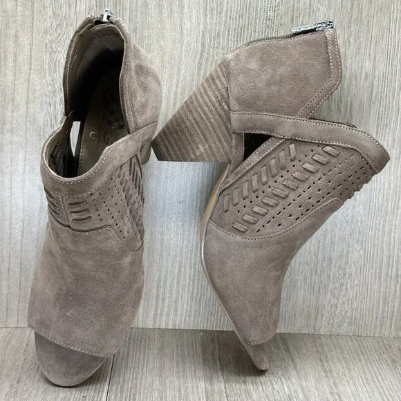 Vince Camuto Sandals Womens Size 8.5M Cone Heel Peep Toe Zip Pump Leather Taupe - Picture 8 of 13